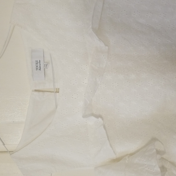 Textile Elizabeth James Eyelet Peplum White Top size 2x NWOT - Picture 3 of 11